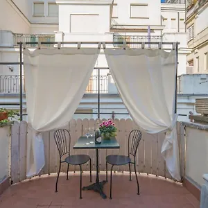 Apartment Trevi Domus Avignonesi, Rome